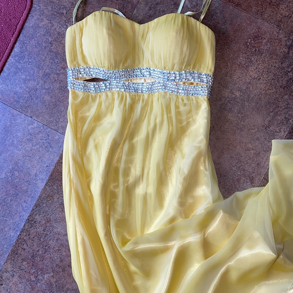 Long yellow dress. Beautiful 🤩